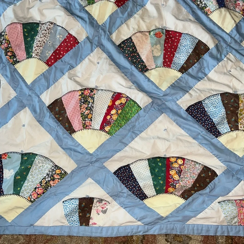 Vintage handmade quilt 70” x 82”